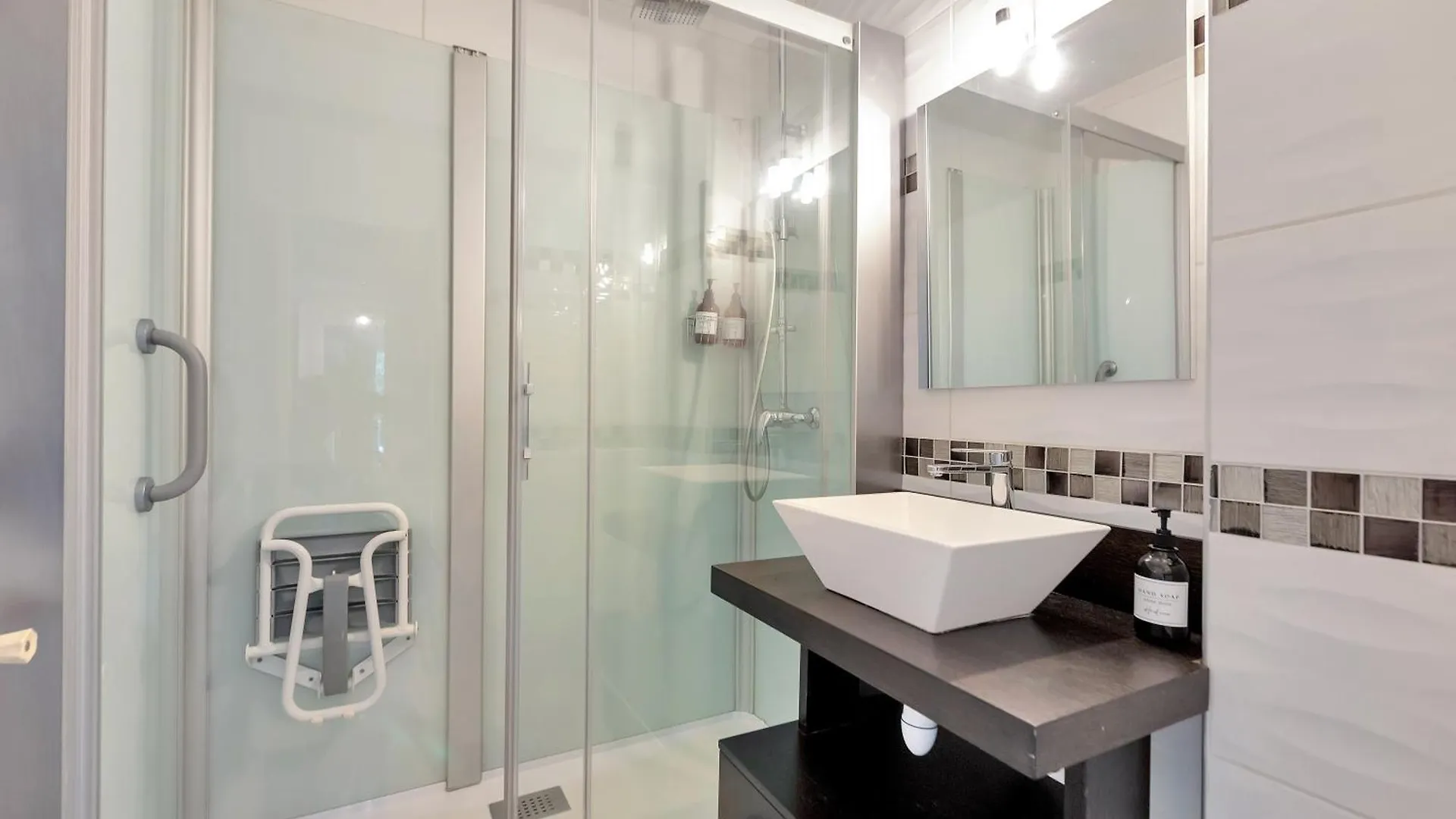 Le Sun Valley - Videoprojecteur Et Terrasse Zen Cannes 0*,
