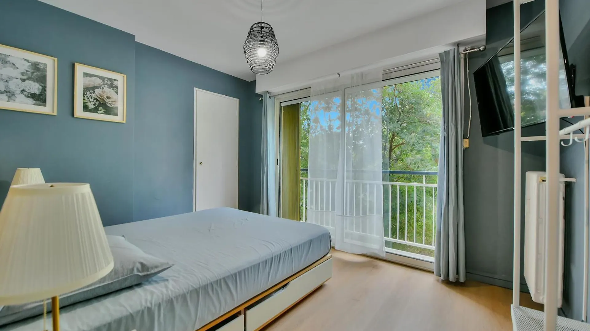 Le Sun Valley - Videoprojecteur Et Terrasse Zen Cannes France